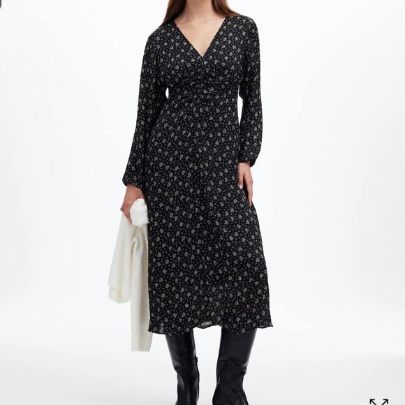 Madewell Dresses & Skirts - Madewell Ruched Midi Dress Seersucker Floral Black White Long Sleeve V Neck 4